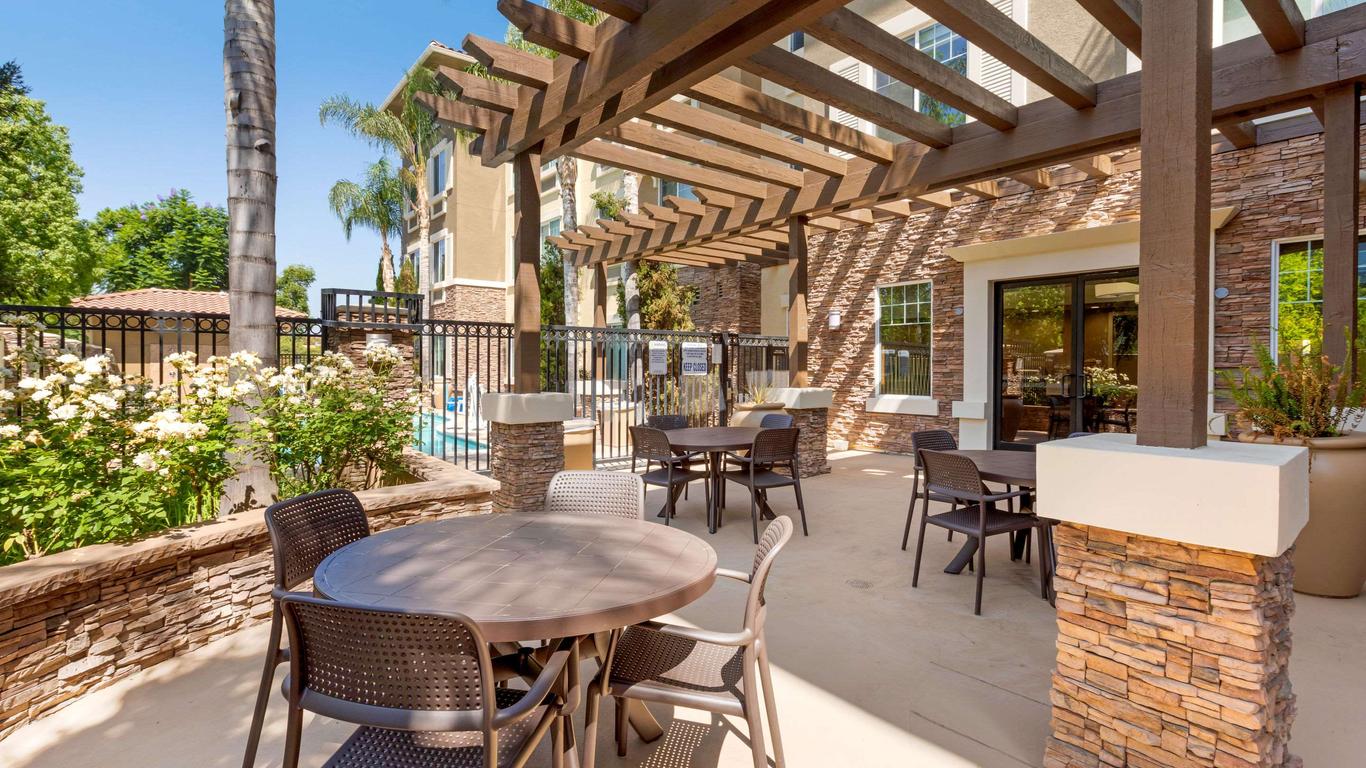 Comfort Inn and Suites Near Ontario Airport